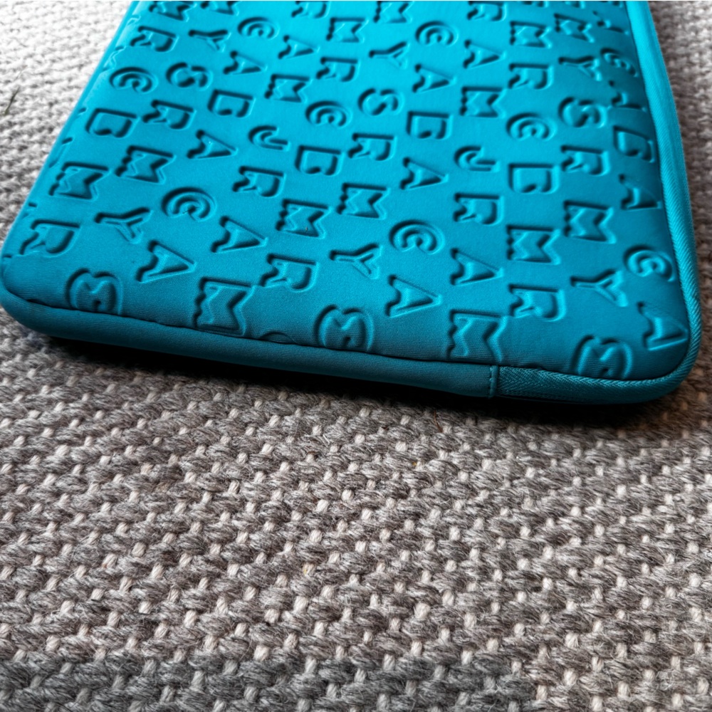 Marc Jacobs turquoise laptop neoprene sleeve - up to 15” - Picture 9 of 14